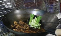 黄焖鸡酱爆料怎么做的视频,酱香浓郁，美味诱人